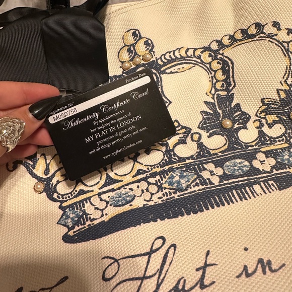 My flat in London bag with pearl accents - Picture 7 of 8